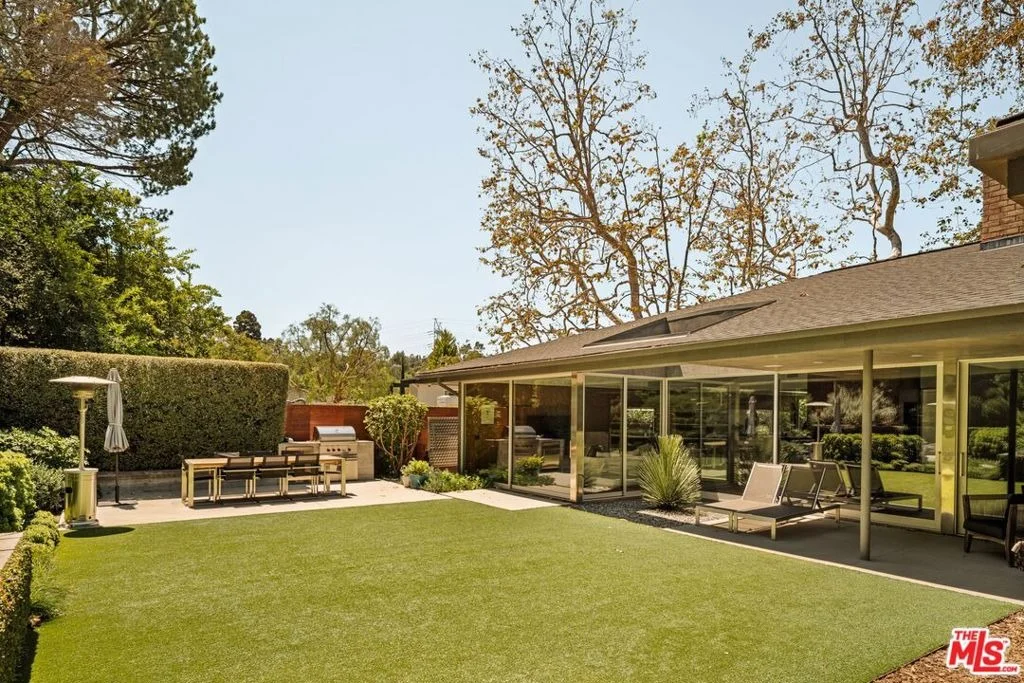 Photo of 840 Leonard Road