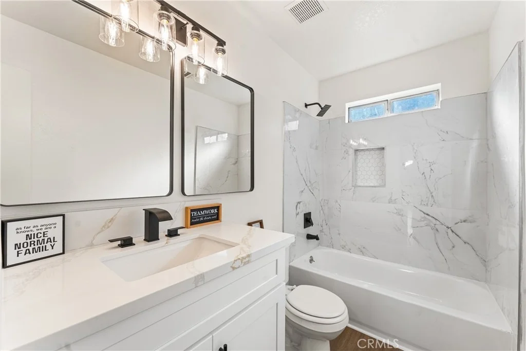 Photo of 1002 E Avenue J6 Avenue