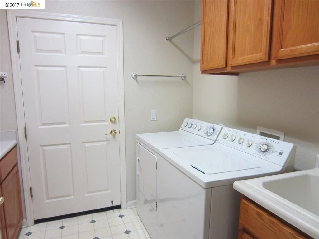 Photo of 1072 Bountiful Wy