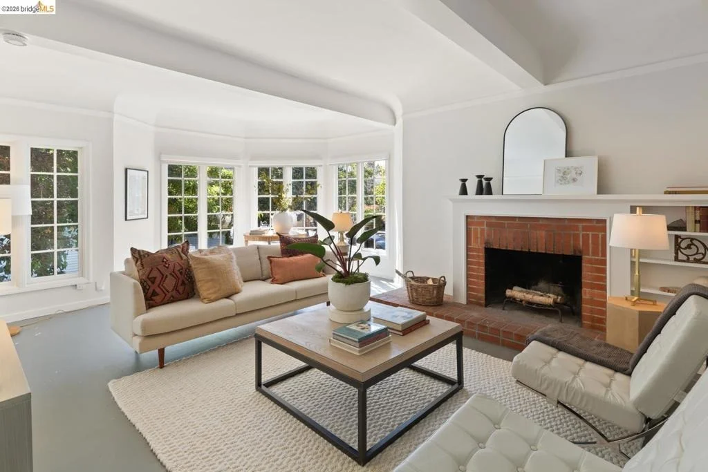 Photo of 2833 Regent St