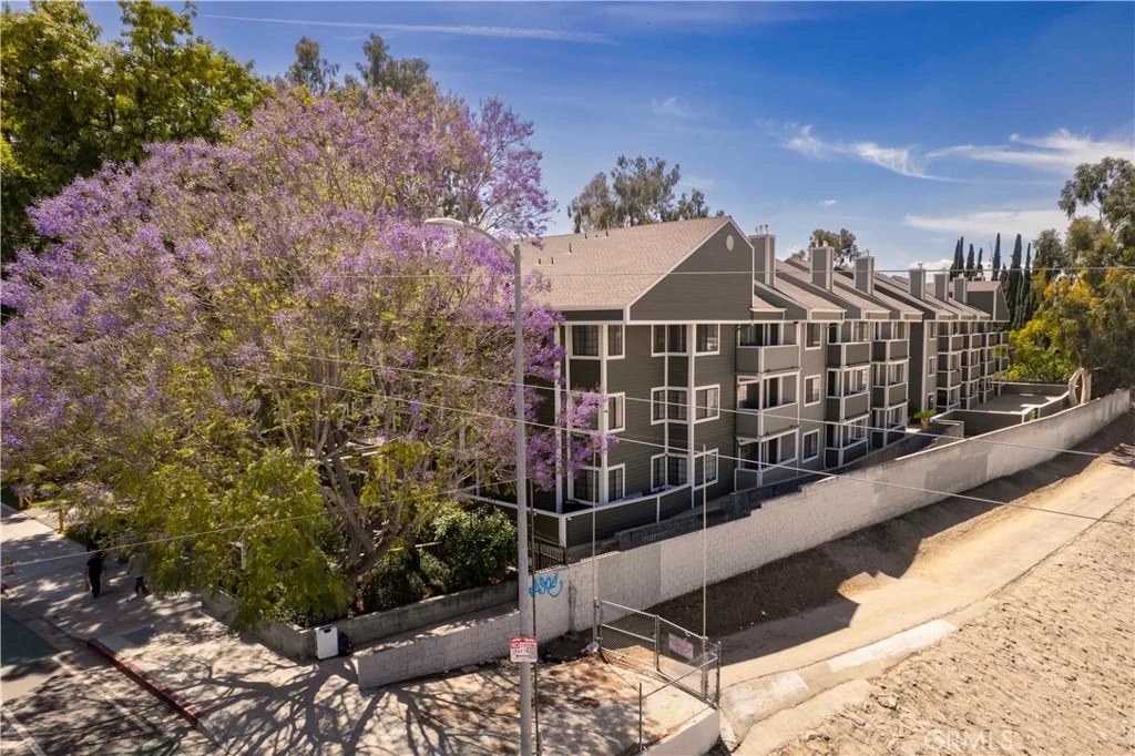 Photo of Unit 8 at 6545 Reseda Boulevard