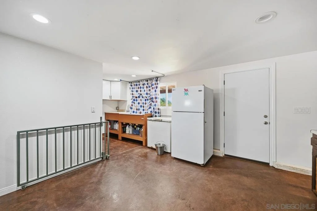 Photo of 4488 La Canada