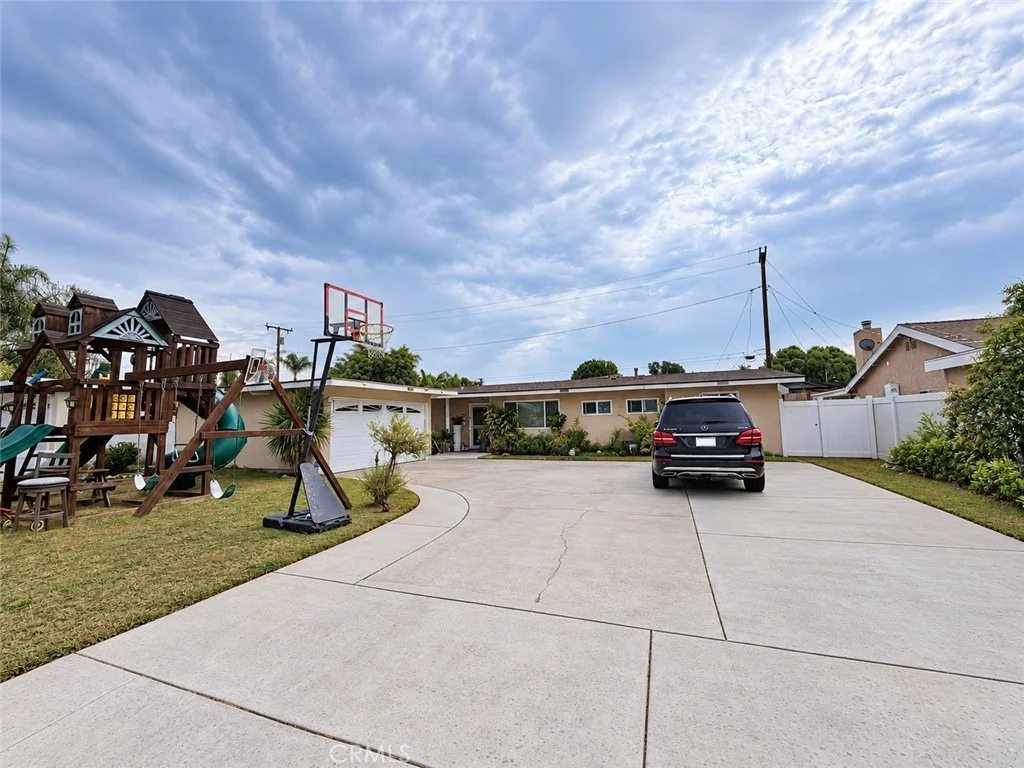 Photo of 446 S Lowell