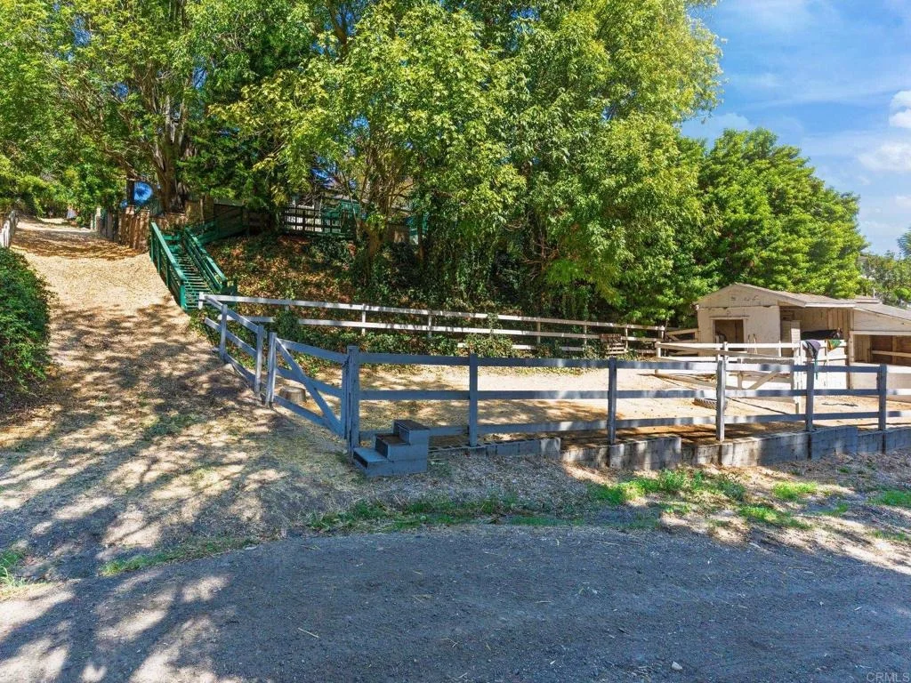 Photo of 33 Empty Saddle Lane