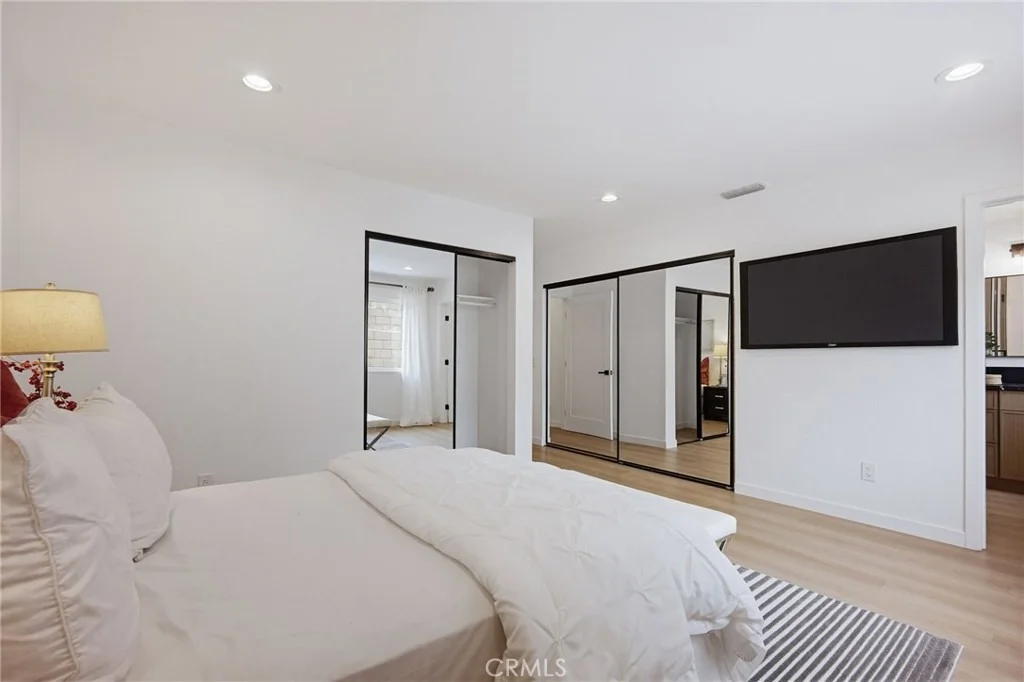 Photo of 7355 Vineyard Avenue