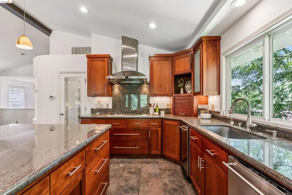 Photo of 1035 N Thompson Rd
