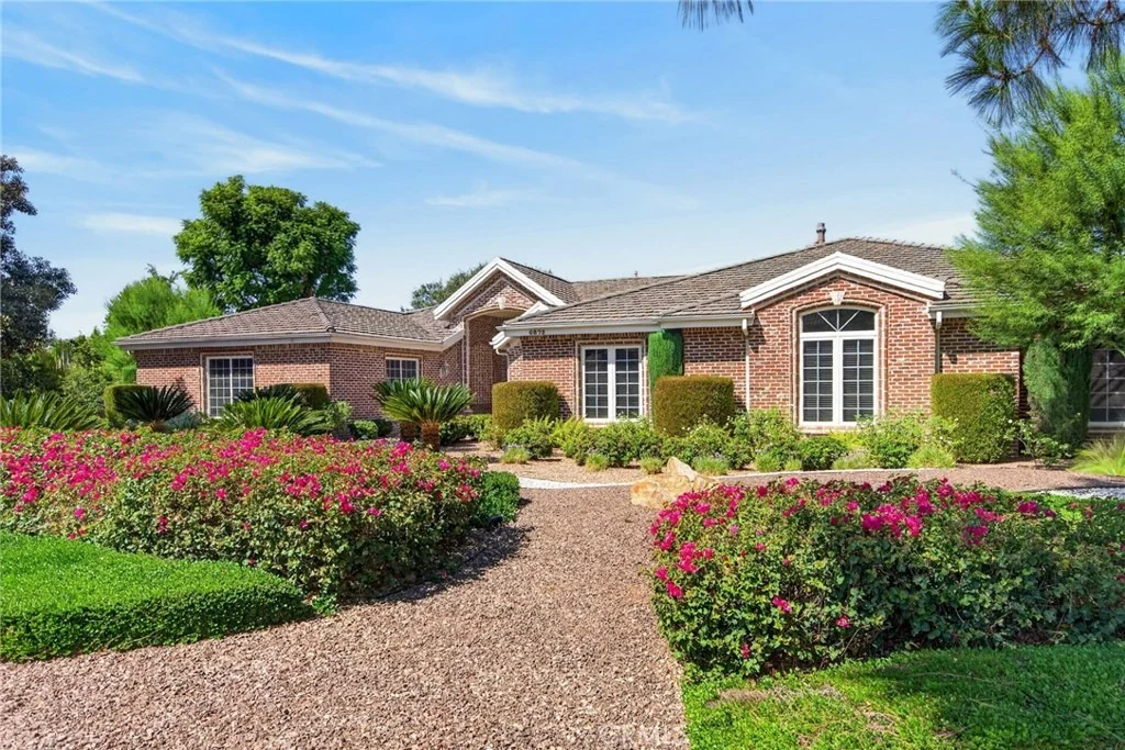 Photo of 6872 Chartwell