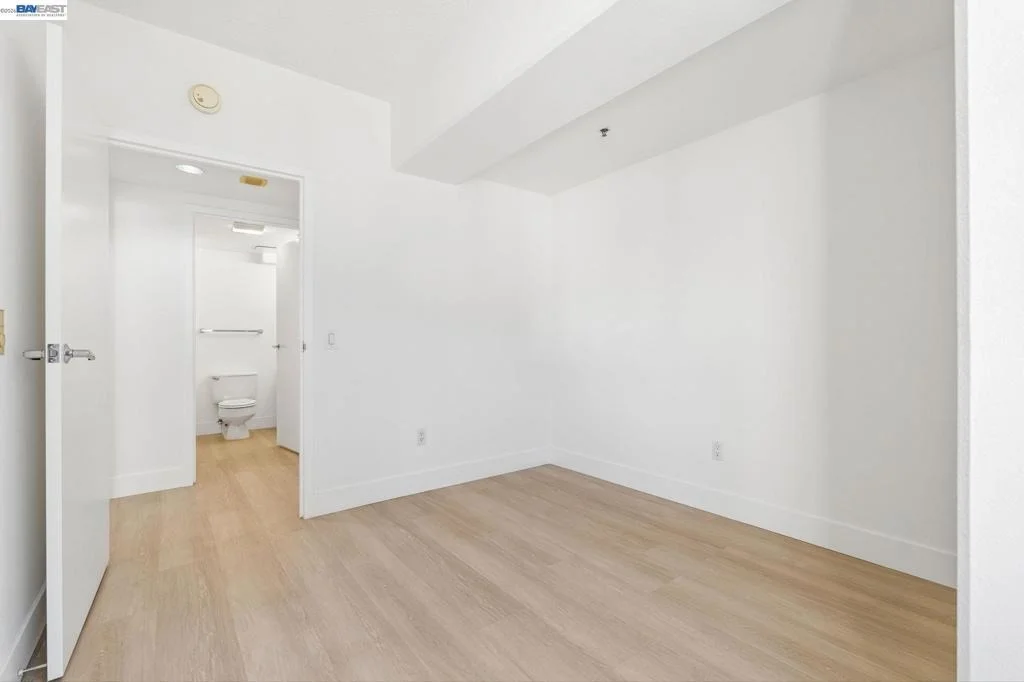 Photo of Unit 546 at 989 Webster Street