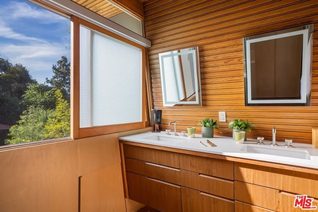 Photo of 3580 Multiview Drive