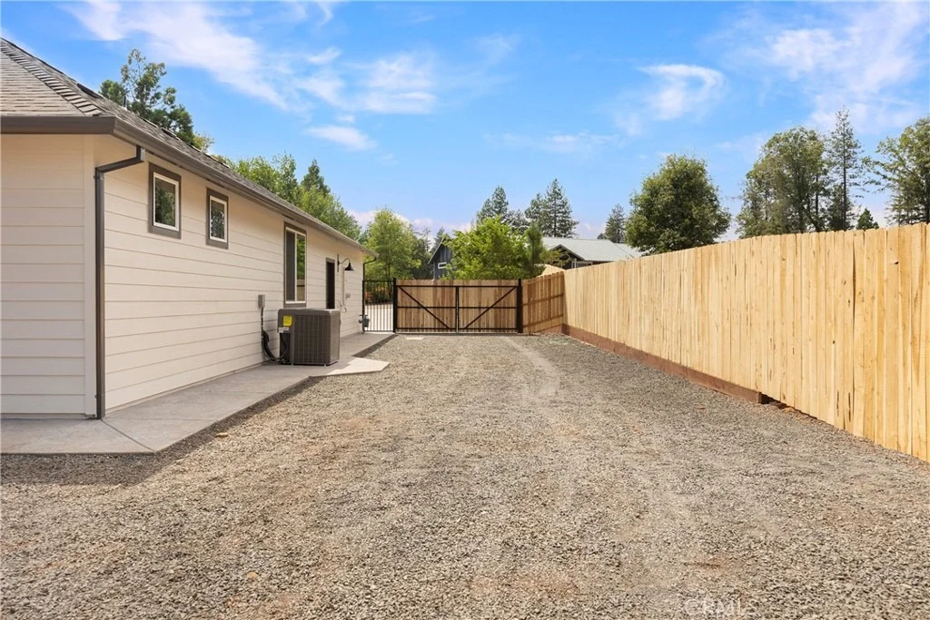 Photo of 1586 Gate Lane