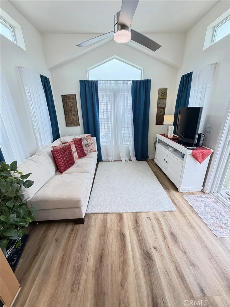 Photo of 910 Deerwood