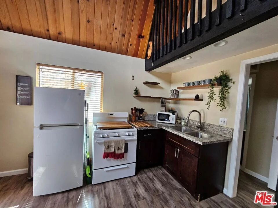 Photo of 550 Pine Lane