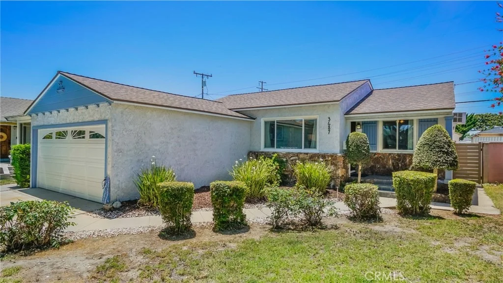 Photo of 3687 Hackett Avenue