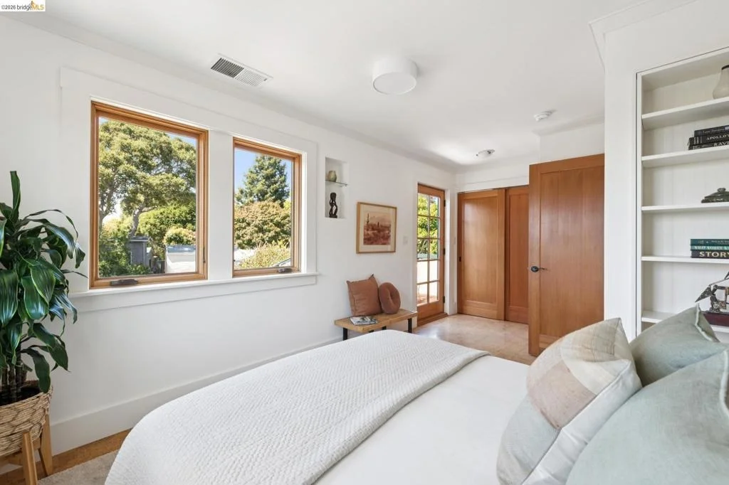 Photo of 1645 Capistrano Ave