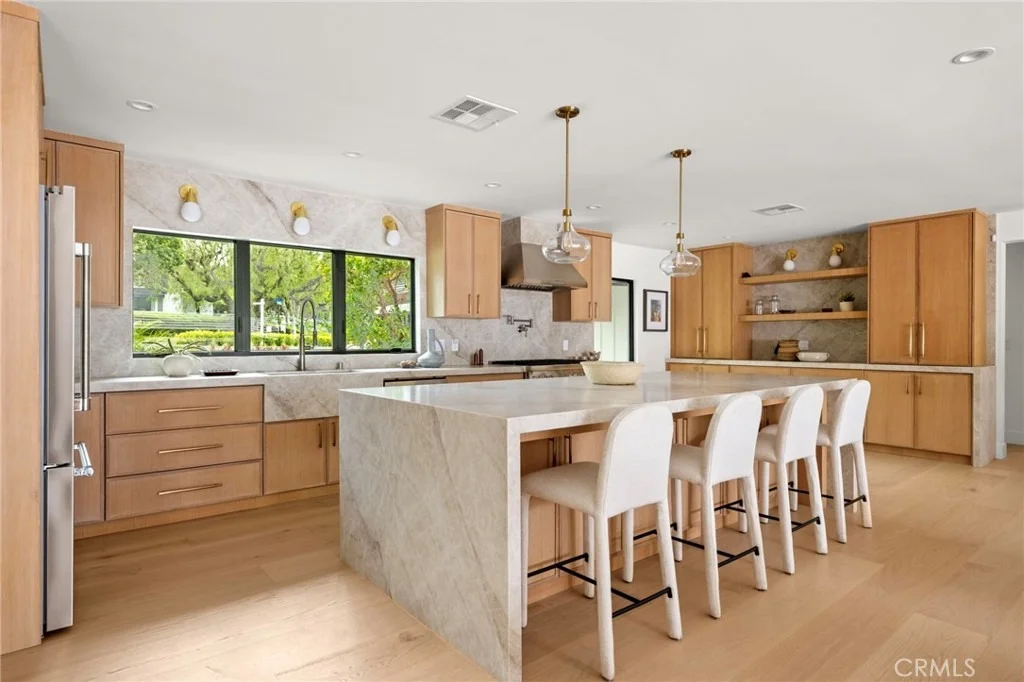 Photo of 1470 Bryant Drive E