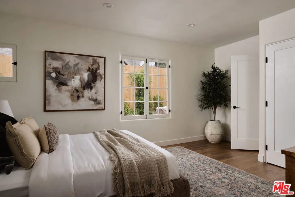Photo of 1654 N Beverly Drive