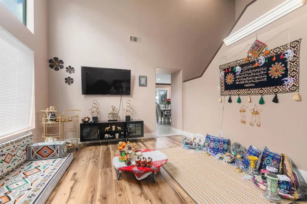 Photo of 10394 Valley Waters Dr