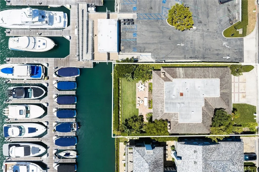 Photo of 2572 Bayshore Drive