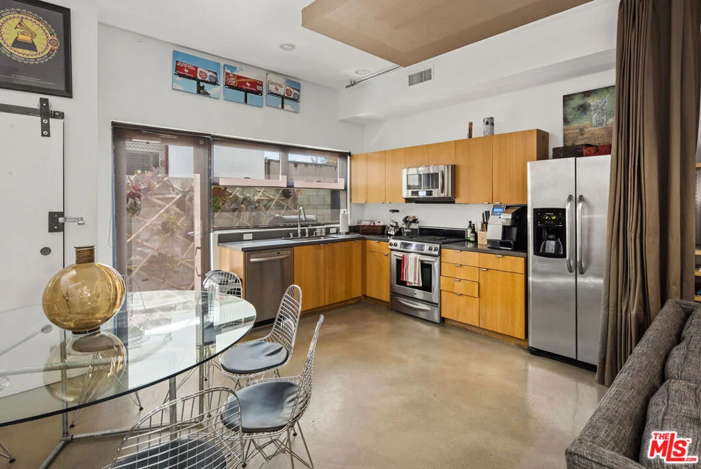 Photo of Unit 2 at 815 Hampton Drive