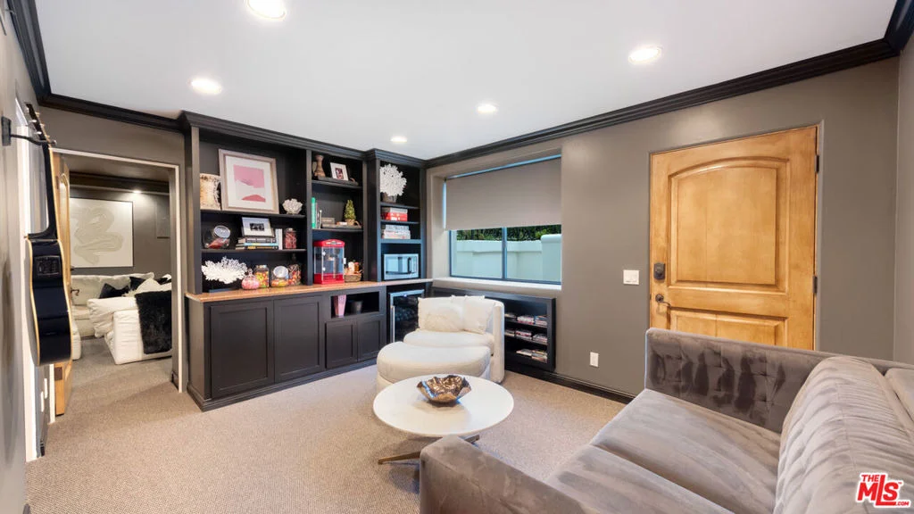 Photo of 6110 Merritt Drive
