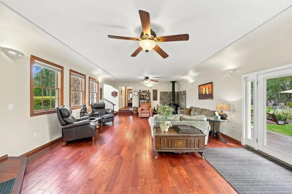 Photo of 19177 Hollow Lane
