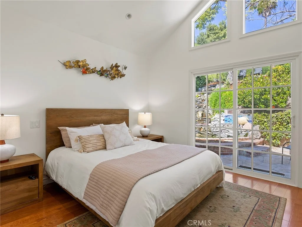 Photo of 1012 N Sunset Canyon Drive