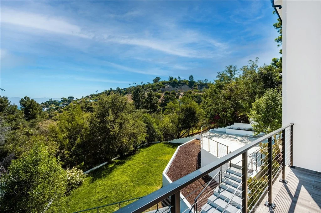 Photo of 3566 Beverly Glen