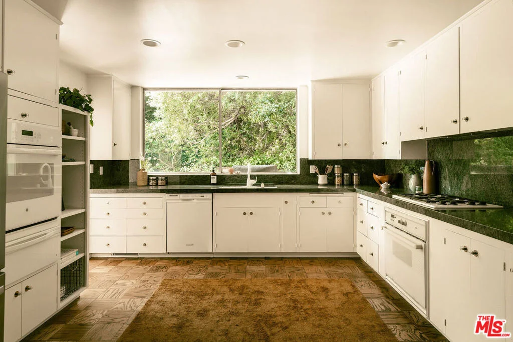 Photo of 832 Canon Drive