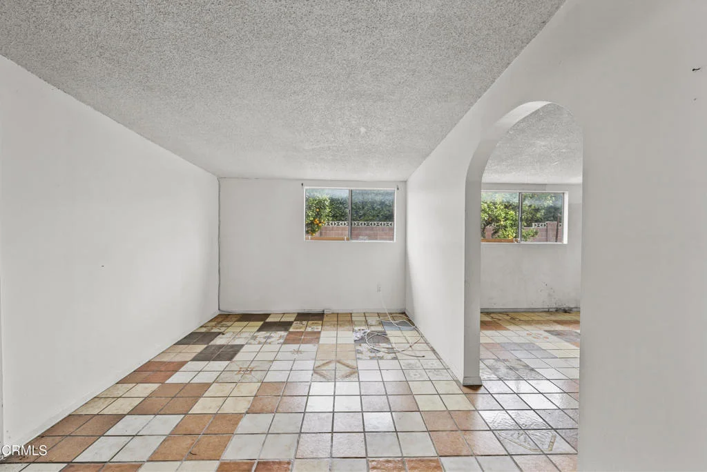 Photo of 1601 S Ventura Road