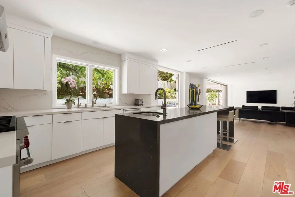 Photo of 1431 Stradella Road