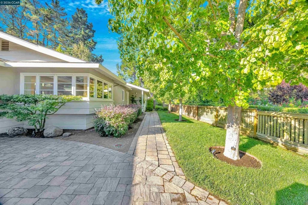 Photo of 3237 Driftwood Dr