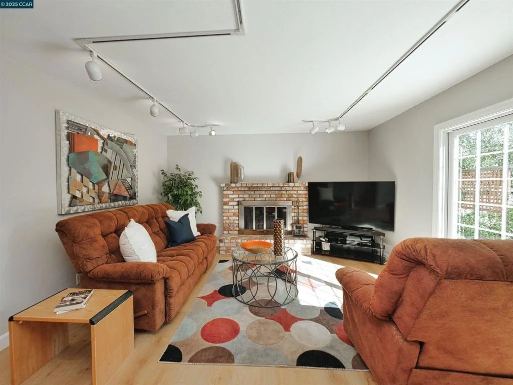 Photo of 4044 Cowell Road