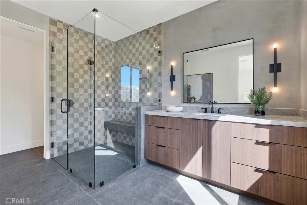Photo of 408 Avenida Presidio