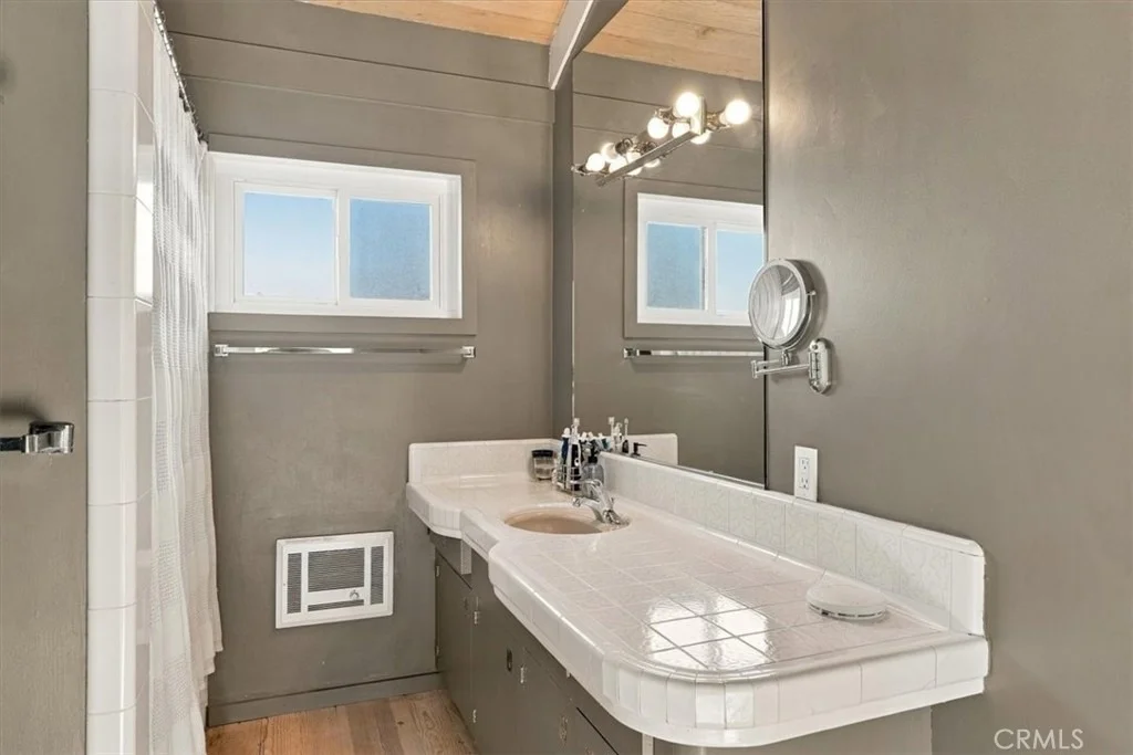 Photo of 2460 Bayview Heights
