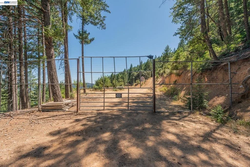 Photo of 190 Moore Gulch