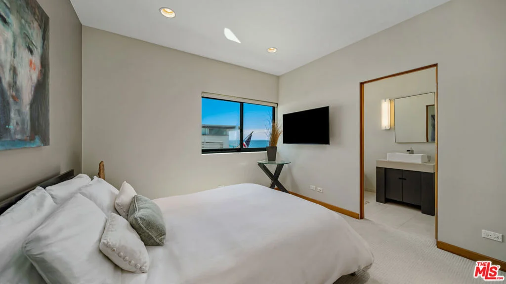 Photo of 25250 Malibu Road