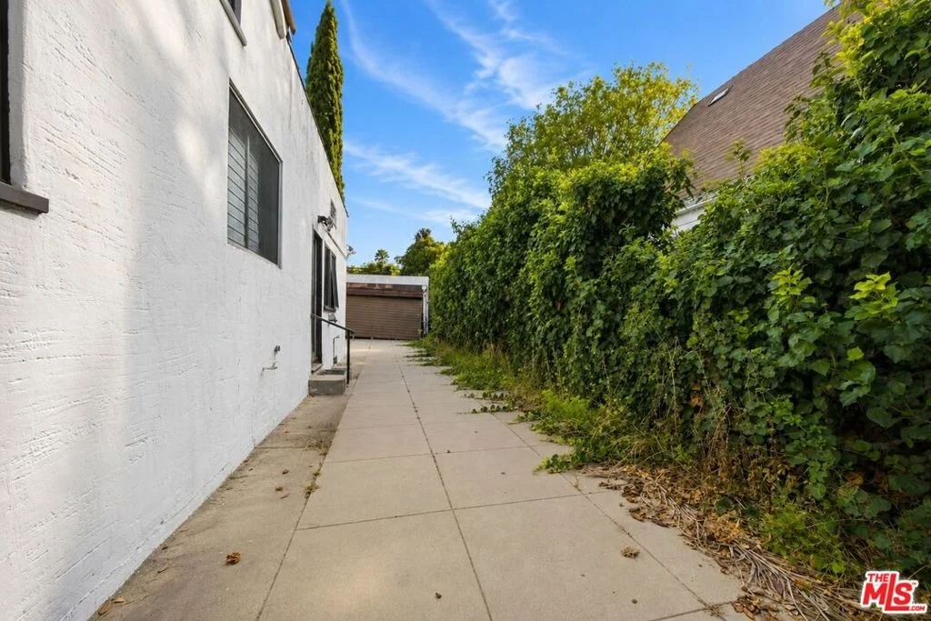 Photo of 513 N Rexford Drive