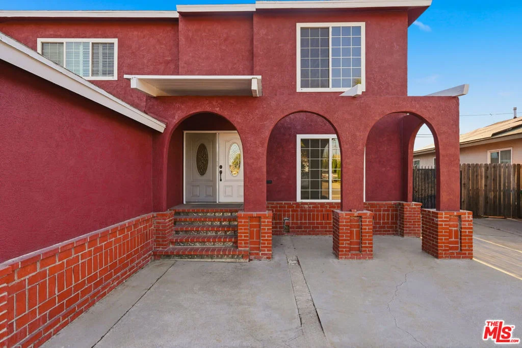 Photo of 15513 S Tarrant Avenue