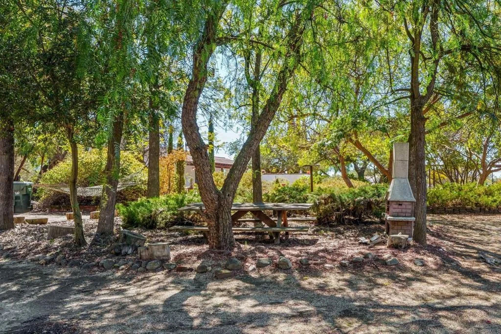 Photo of 3042 Holly Rd