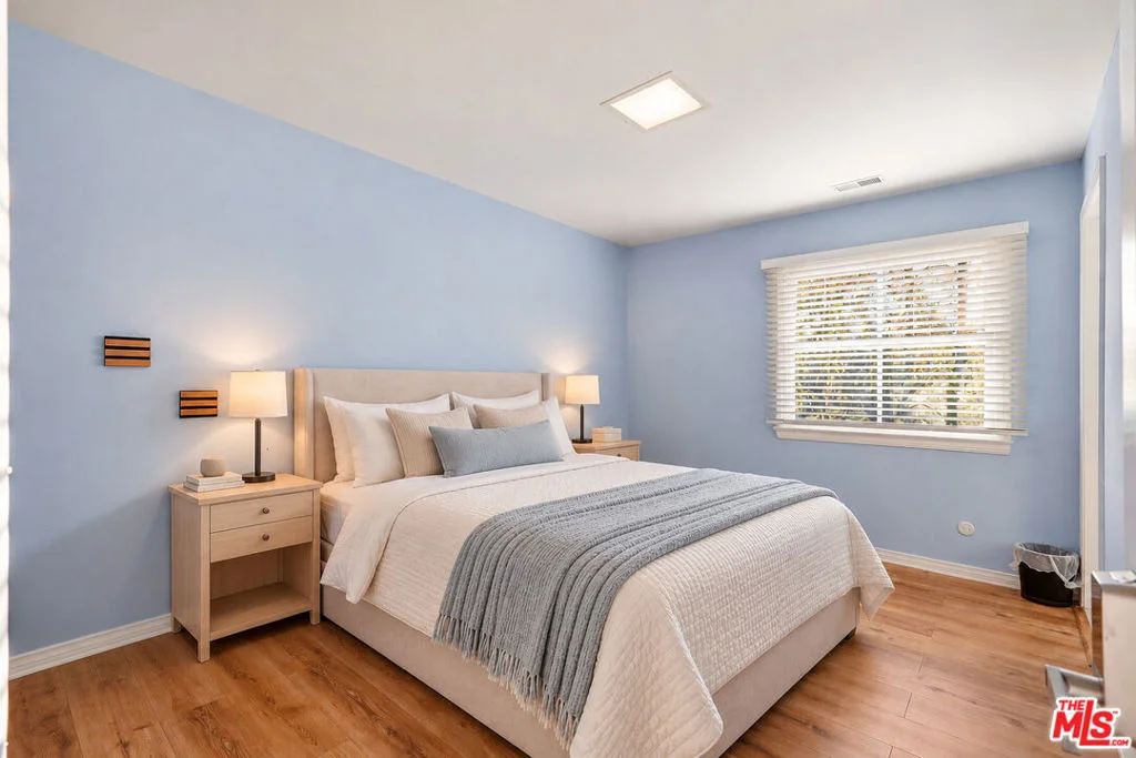 Photo of 900 Gainsborough Drive