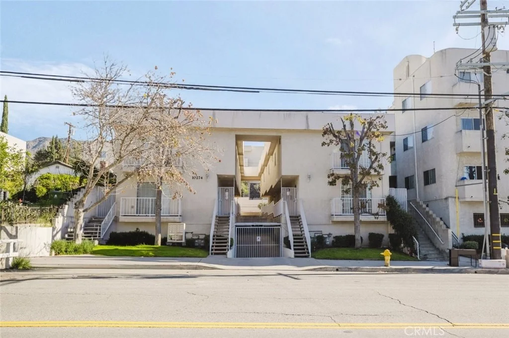 Photo of Unit 4 at 10274 Tujunga Canyon Boulevard