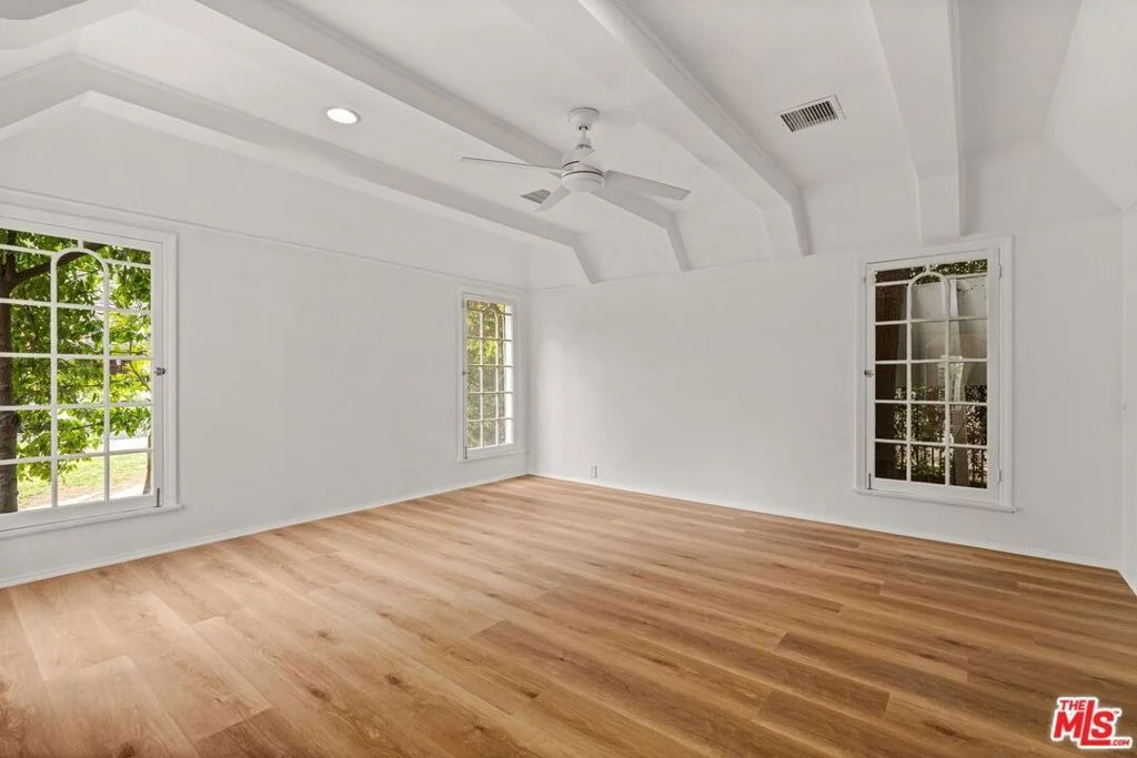 Photo of 512 N Elm Drive