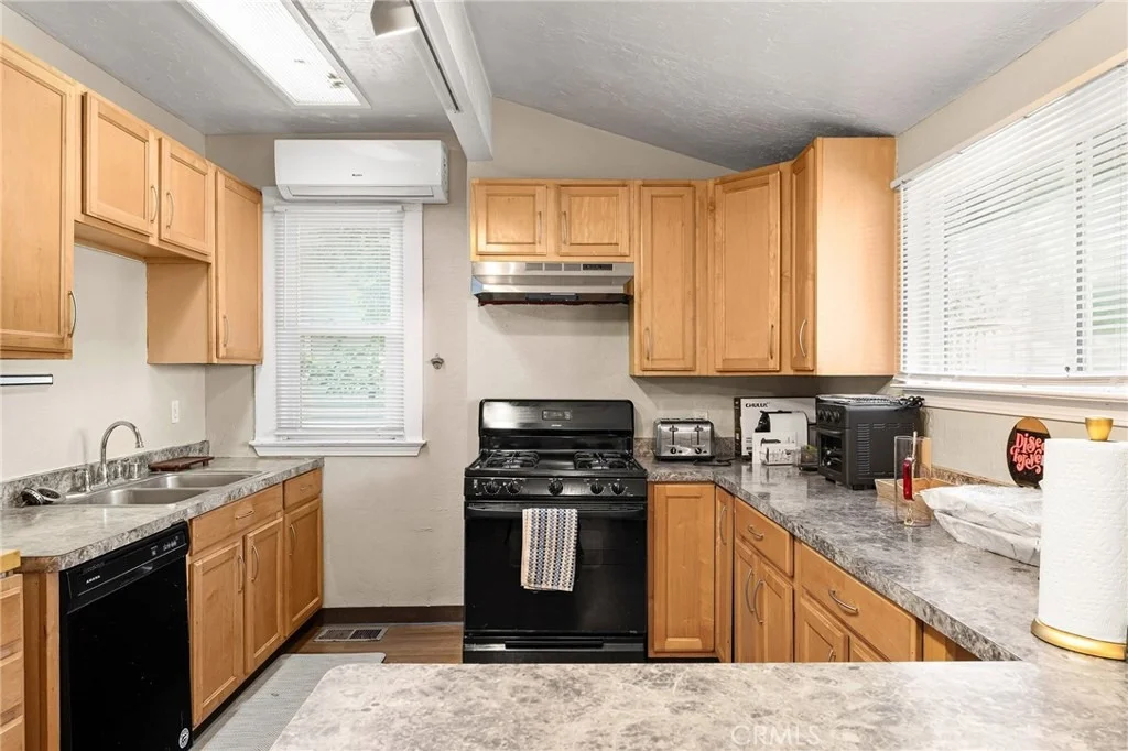 Photo of 414 W 6th Street