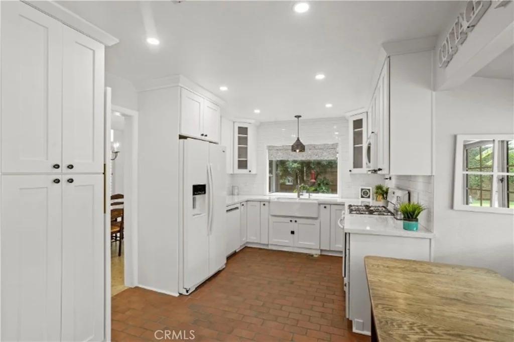 Photo of 1155 Bridgeport Rd