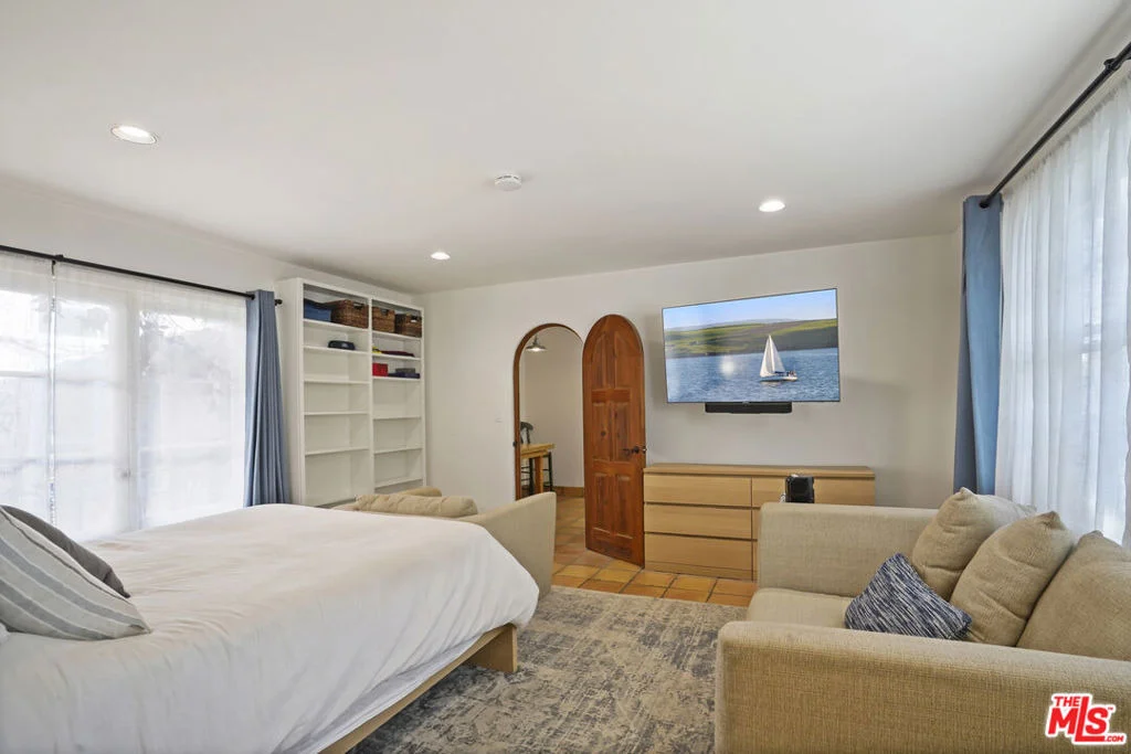 Photo of 7332 Birdview Avenue