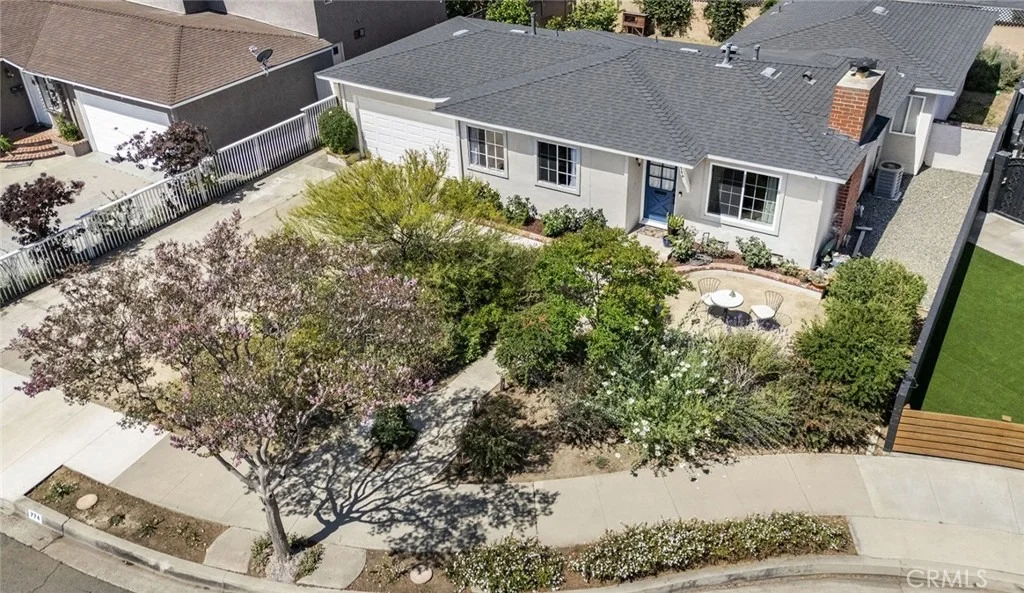 Photo of 774 N Victoria Drive