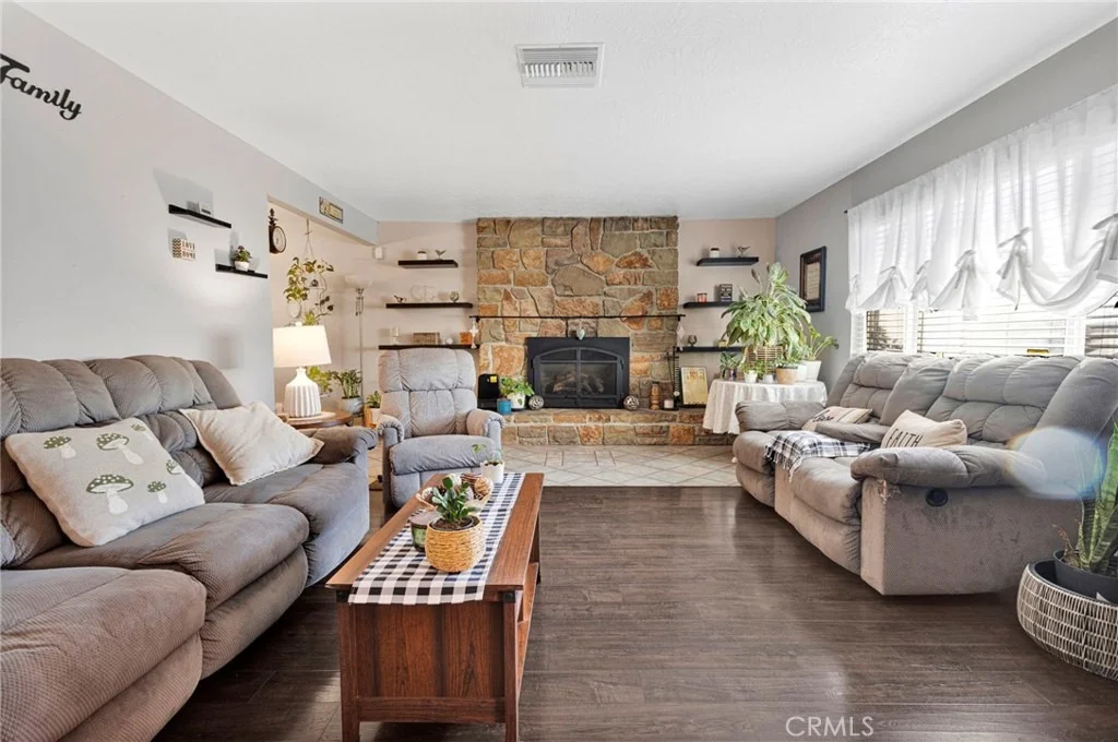 Photo of 108 W Desert View Drive