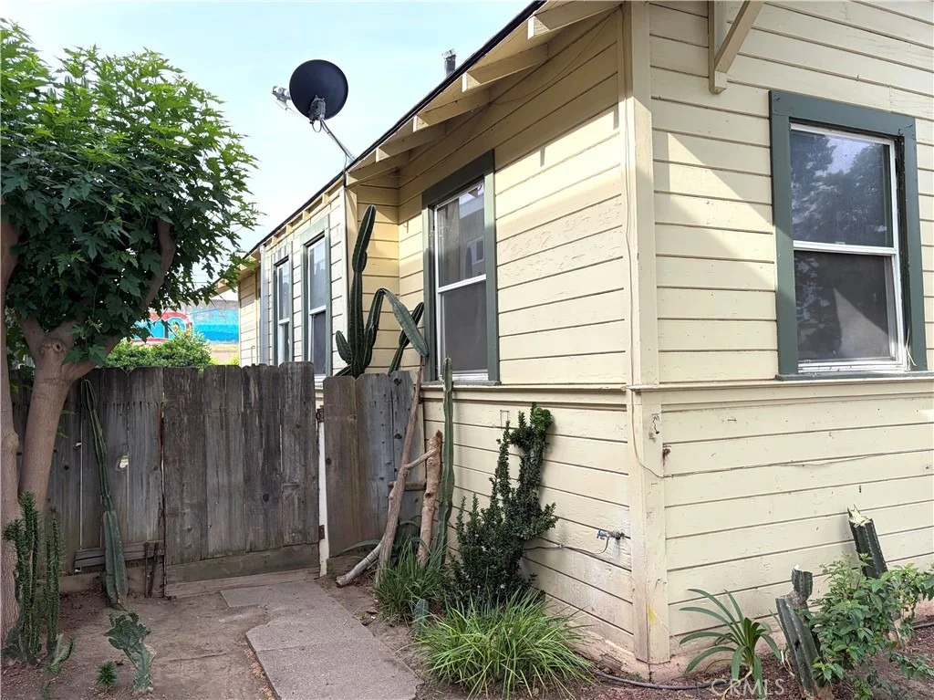 Photo of 230 W 18th