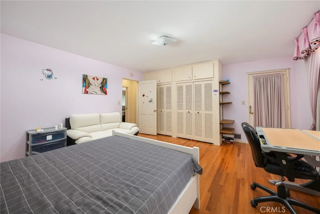 Photo of 3625 Lombardy