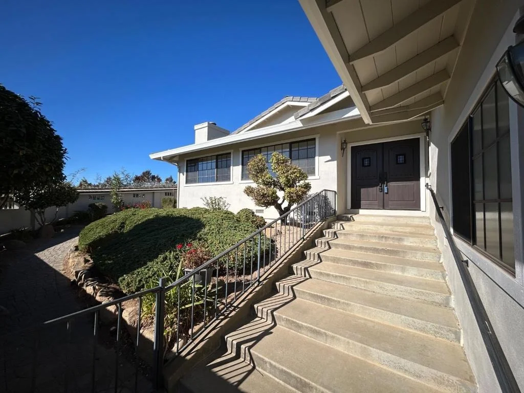 Photo of 24665 Foothill Drive